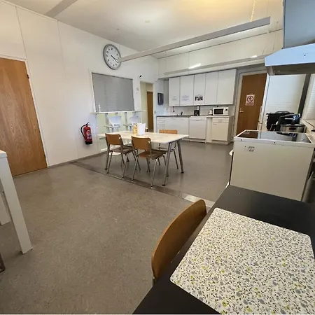 Hostelli Office House Services 223 *
