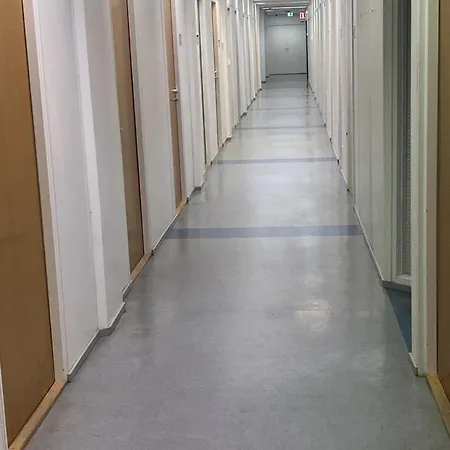 Office House Services 223 Hostelli *