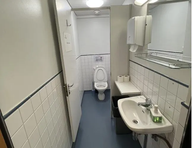 Office House Services 223 Hostel *